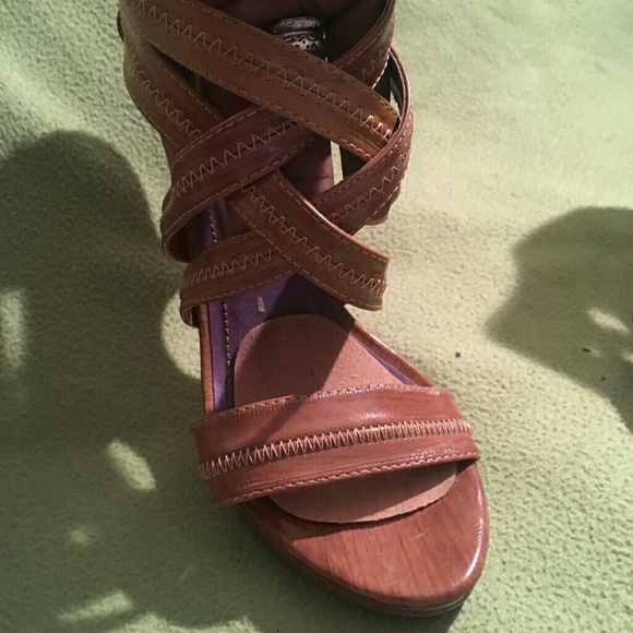 Heels - Picture 4 of 4